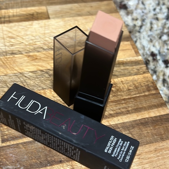 ⚡️💕Huda Beauty Shortcake Foundation Stick - Picture 5 of 9